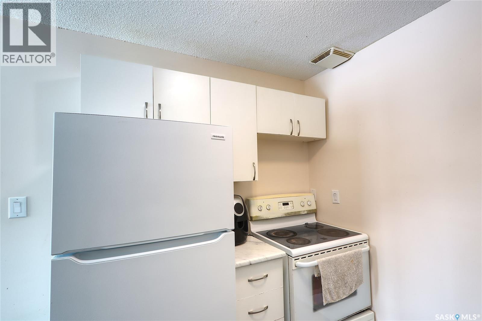 4160 Castle Road, Regina, Saskatchewan  S4S 6A4 - Photo 9 - SK031737