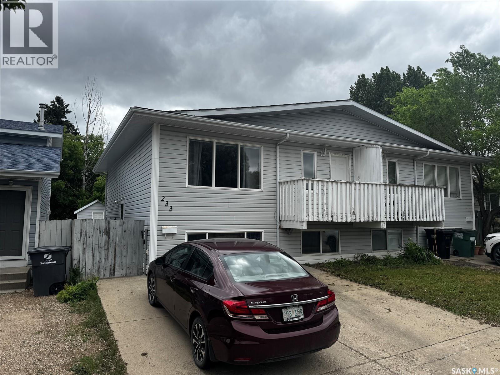 233 Lochrie Crescent, Saskatoon, Saskatchewan  S7M 5E3 - Photo 2 - SK039044
