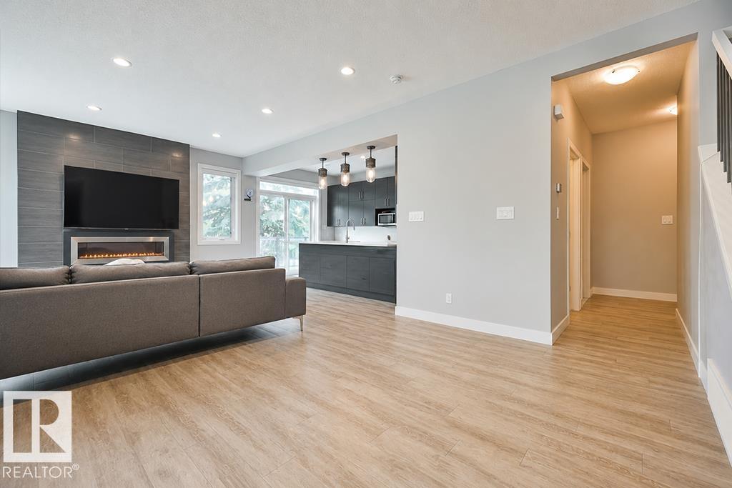 7202/7204 98 St NW, Edmonton, Alberta  T6E 0Z1 - Photo 3 - E4493158