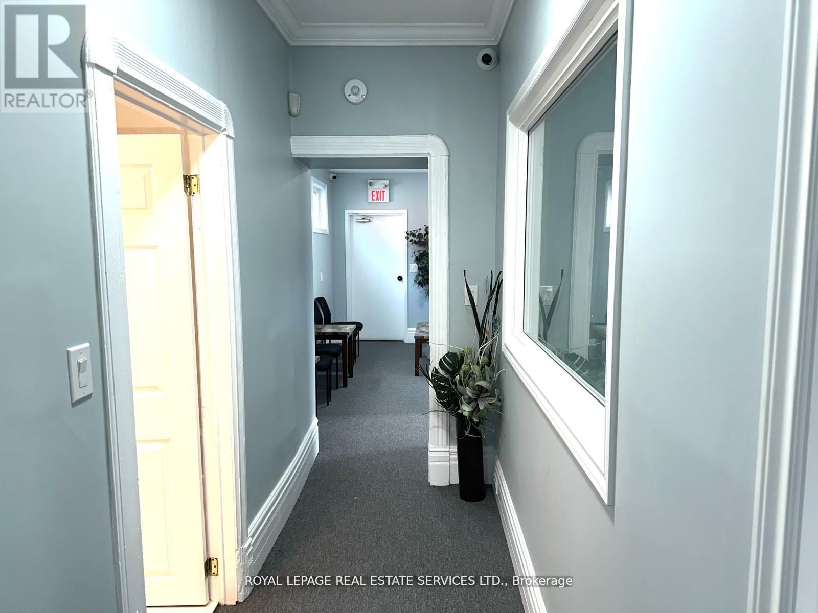 Main Floor - 100 Essa Road, Barrie (Allandale Centre), Ontario  L4N 3K7 - Photo 15 - S13433994