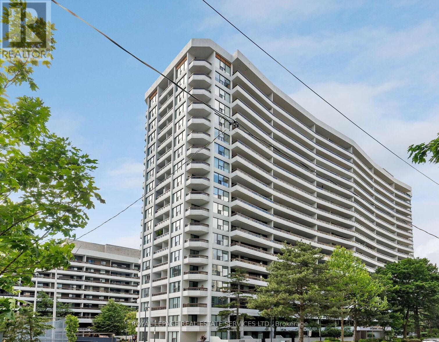 <div class="slider-price">$1,048,000</div><p>401 - 100 Quebec Avenue, Toronto, Ontario</p>