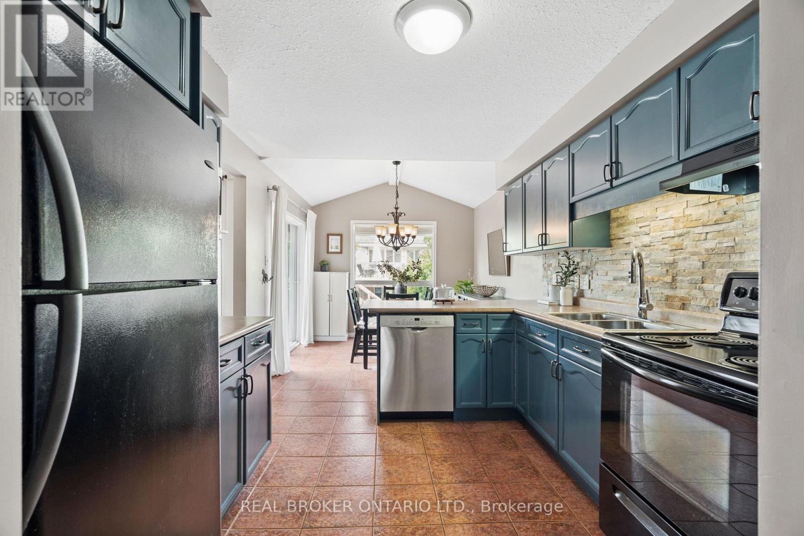 22 Sandcreek Lane, Guelph, Ontario  N1E 7K9 - Photo 12 - X13434000