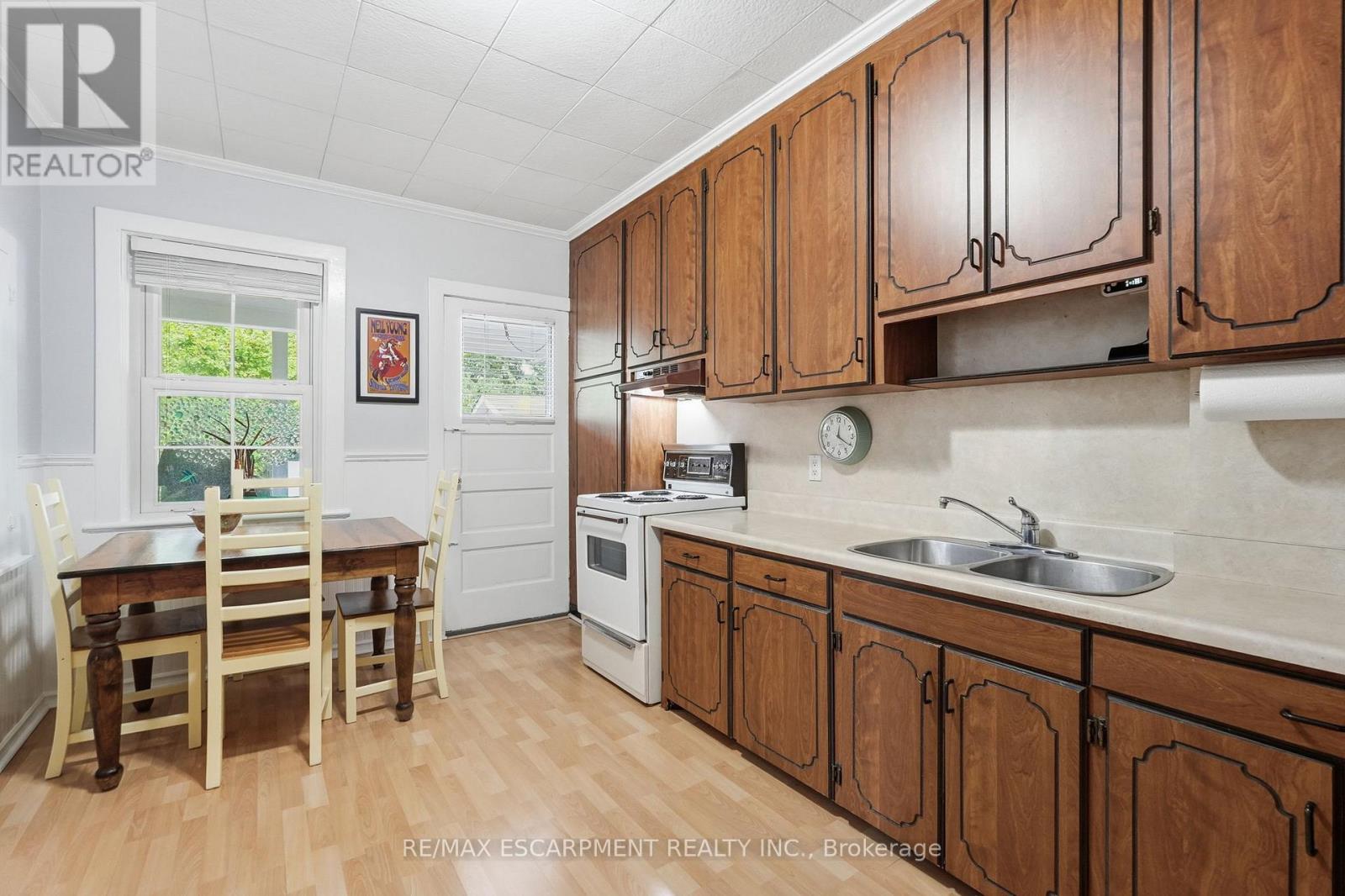 16 Connaught Avenue N, Hamilton, Ontario L8L 6Y7 - Photo 19 - X13434032