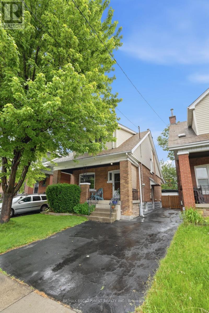 16 Connaught Avenue N, Hamilton, Ontario L8L 6Y7 - Photo 3 - X13434032