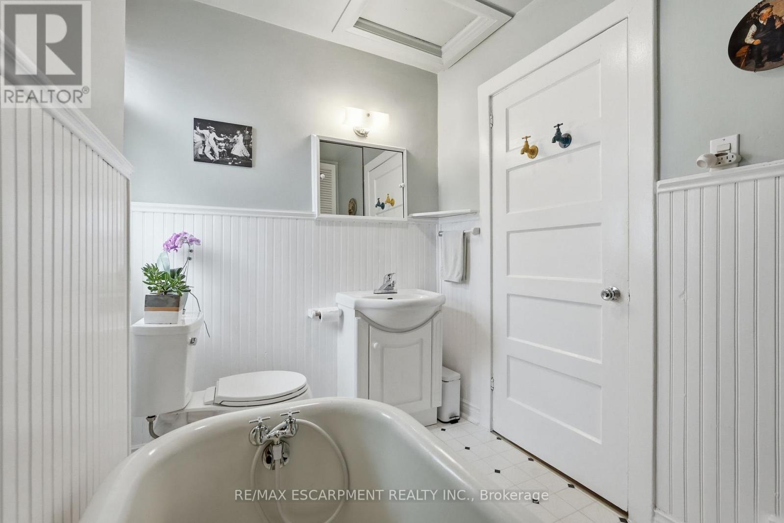 16 Connaught Avenue N, Hamilton, Ontario L8L 6Y7 - Photo 36 - X13434032