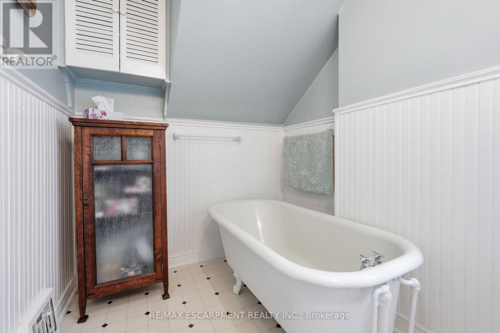 16 Connaught Avenue N, Hamilton, Ontario L8L 6Y7 - Photo 37 - X13434032