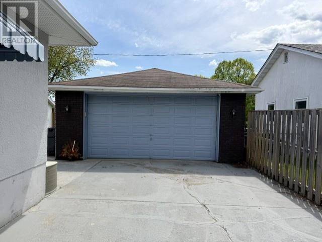 448 Heather Cres, Thunder Bay, Ontario  P7E 5K9 - Photo 3 - TB2601394