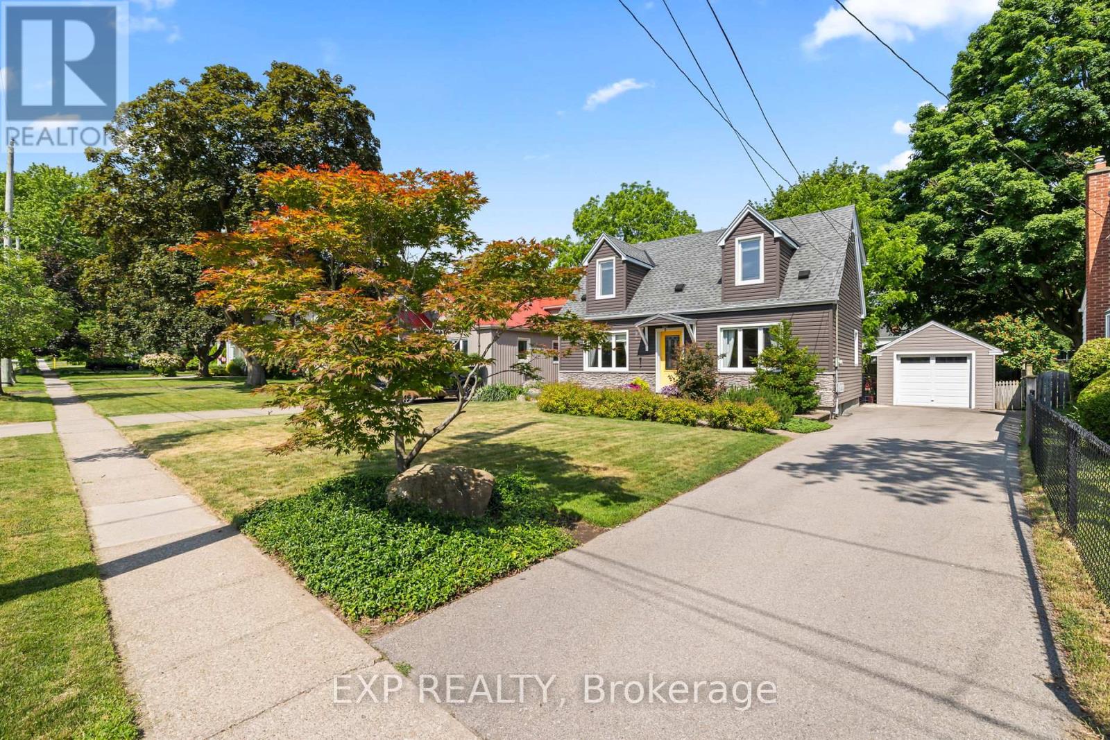 4 ROSSLYN AVENUE, Grimsby, Ontario