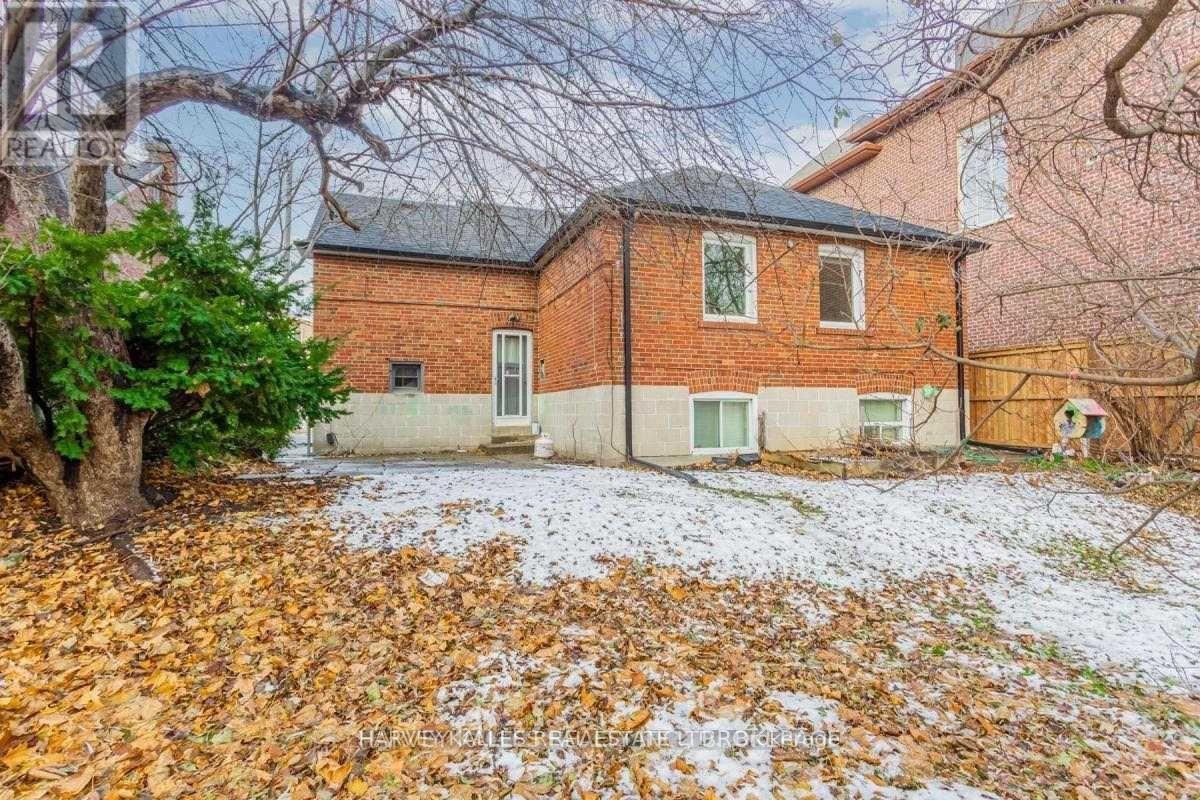Main - 157 Viewmount Avenue, Toronto, Ontario  M6B 1T5 - Photo 28 - C13219056