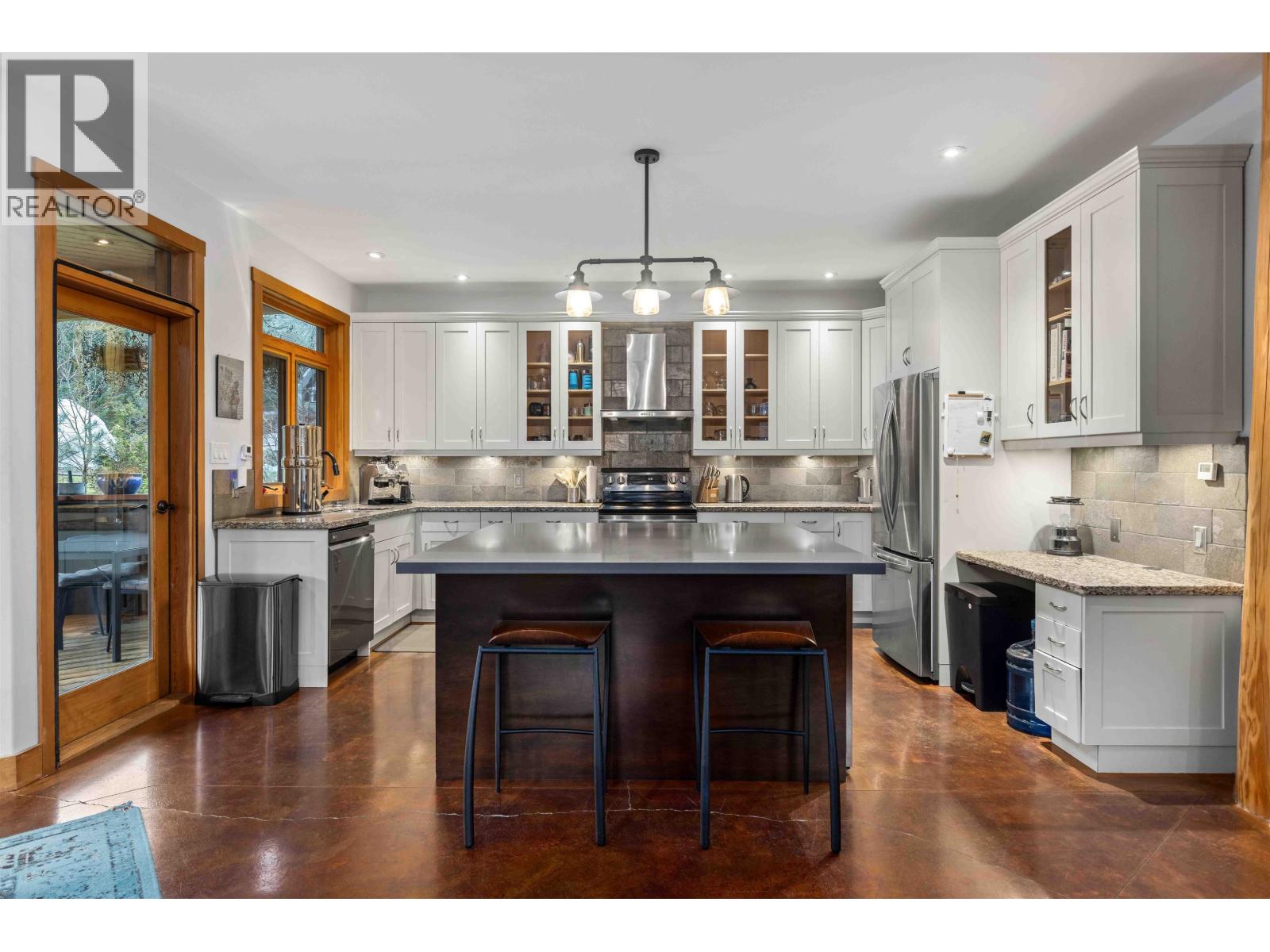 7703 Pemberton Portage Road, Pemberton, British Columbia  V0N 2L0 - Photo 10 - R3084272