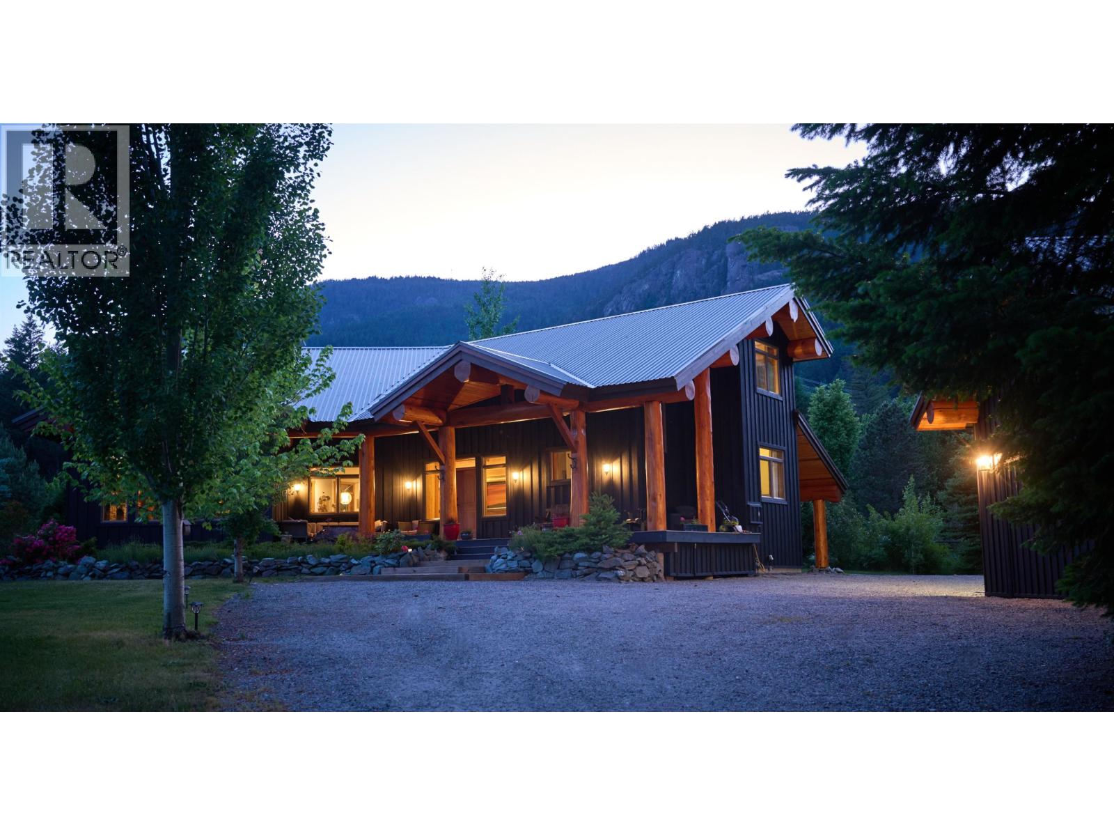7703 Pemberton Portage Road, Pemberton, British Columbia  V0N 2L0 - Photo 40 - R3084272