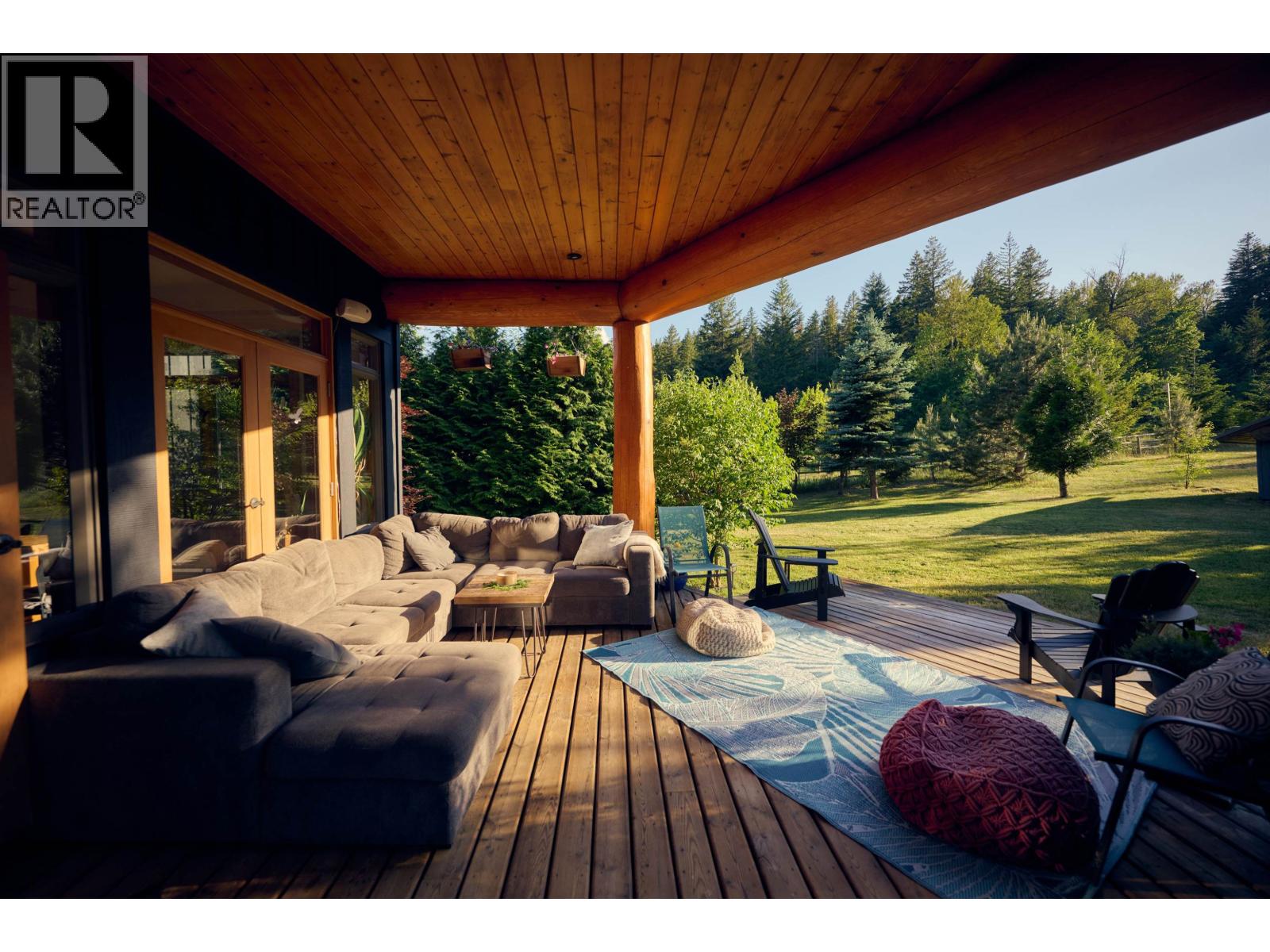 7703 Pemberton Portage Road, Pemberton, British Columbia  V0N 2L0 - Photo 21 - R3084272