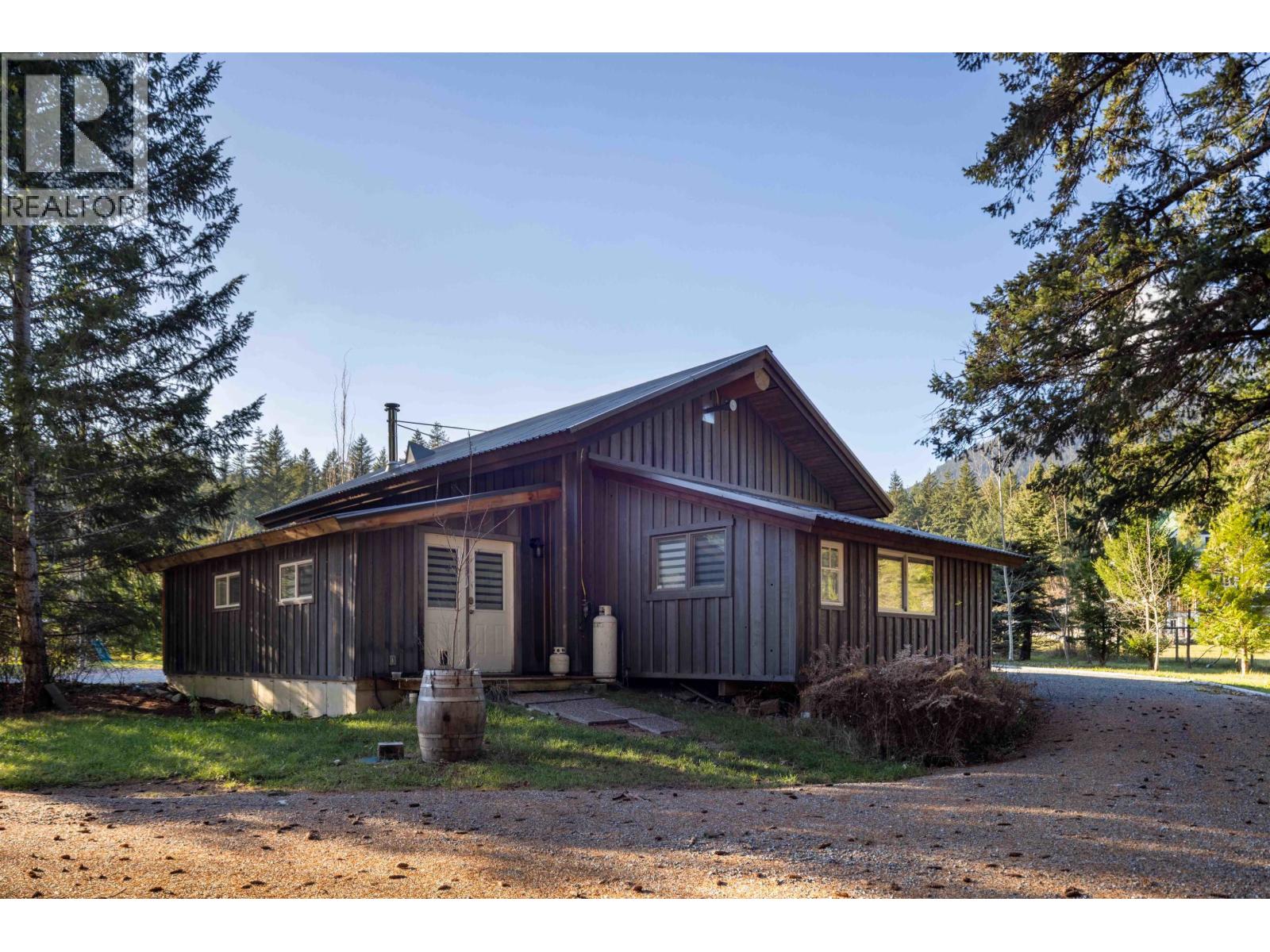7703 Pemberton Portage Road, Pemberton, British Columbia  V0N 2L0 - Photo 25 - R3084272