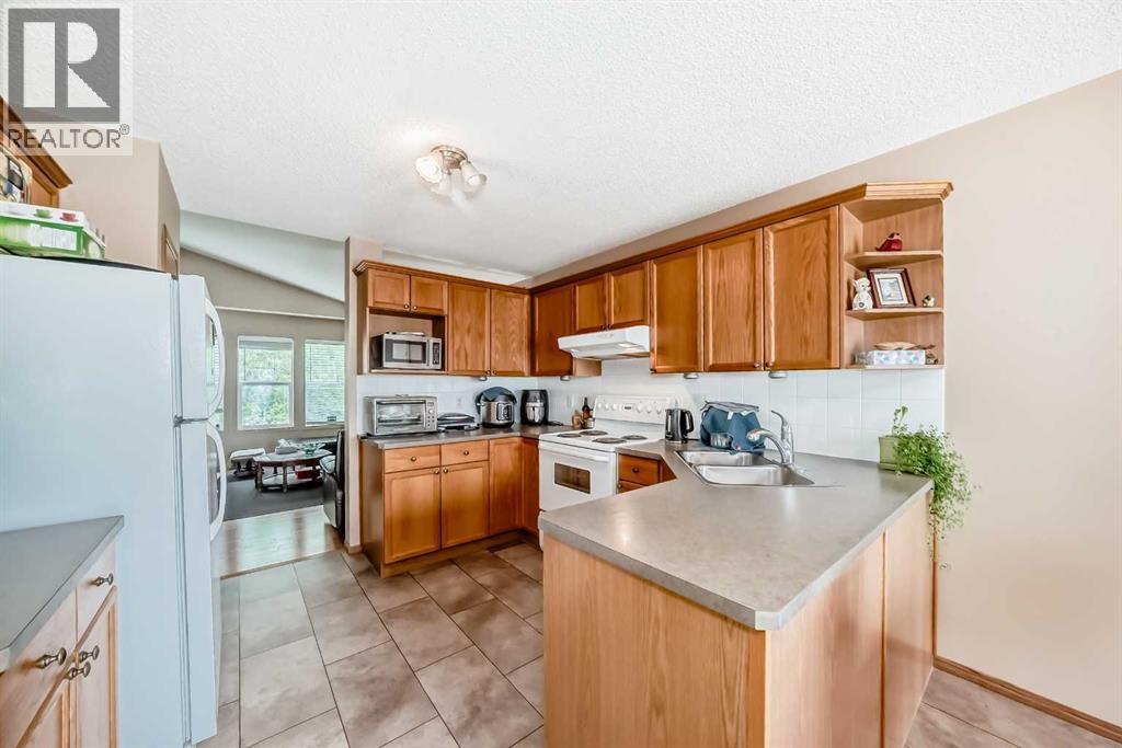 27 Covepark Drive NE, Calgary, Alberta  T3K 5T6 - Photo 10 - A2318996