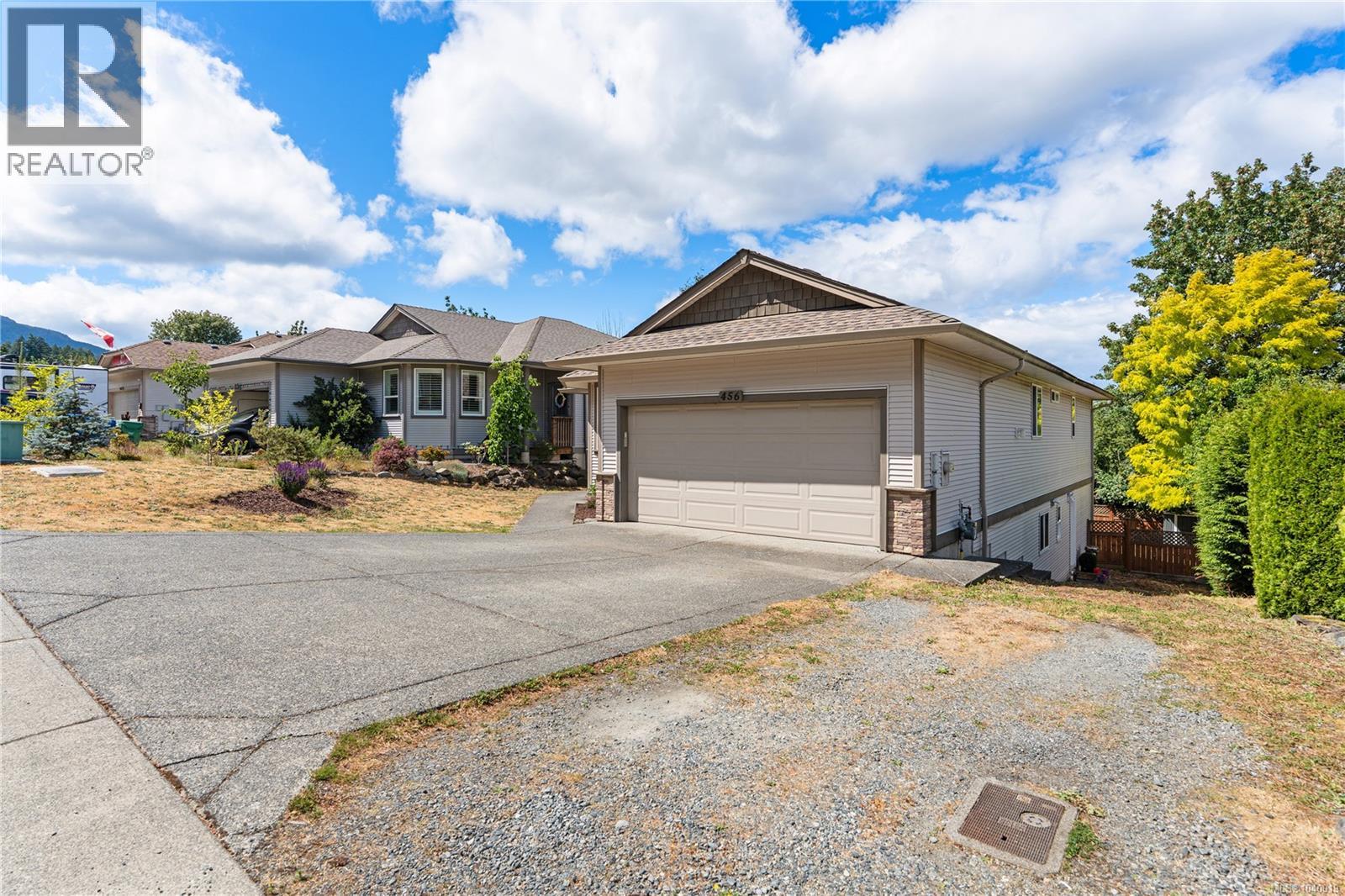456 Alpen Way, Nanaimo, British Columbia  V9R 0B9 - Photo 3 - 1040019