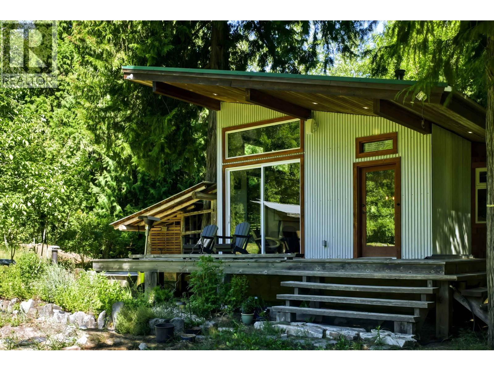 8173 Pemberton Meadows Road, Pemberton, British Columbia  V0N 2L2 - Photo 19 - R3135097