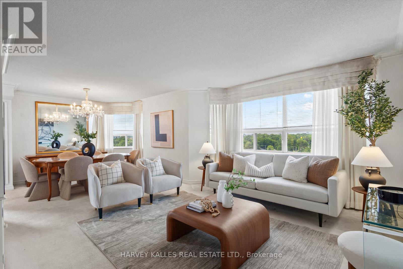 <div class="slider-price">$695,000</div><p>1009 - 265 Ridley Boulevard, Toronto, Ontario</p>