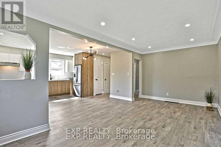 778 Drury Lane, Burlington, Ontario  L7R 2Y2 - Photo 4 - W13434252