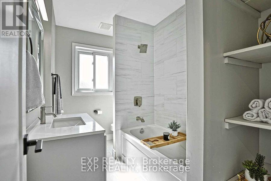 778 Drury Lane, Burlington, Ontario  L7R 2Y2 - Photo 5 - W13434252