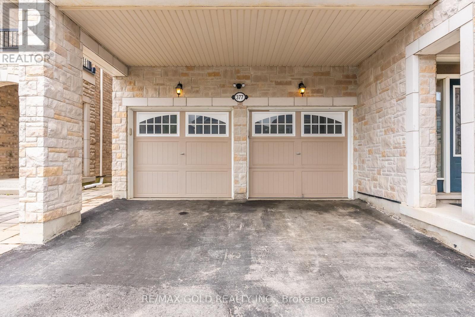 377 Etheridge Avenue, Milton, Ontario  L9E 0A5 - Photo 3 - W13434286