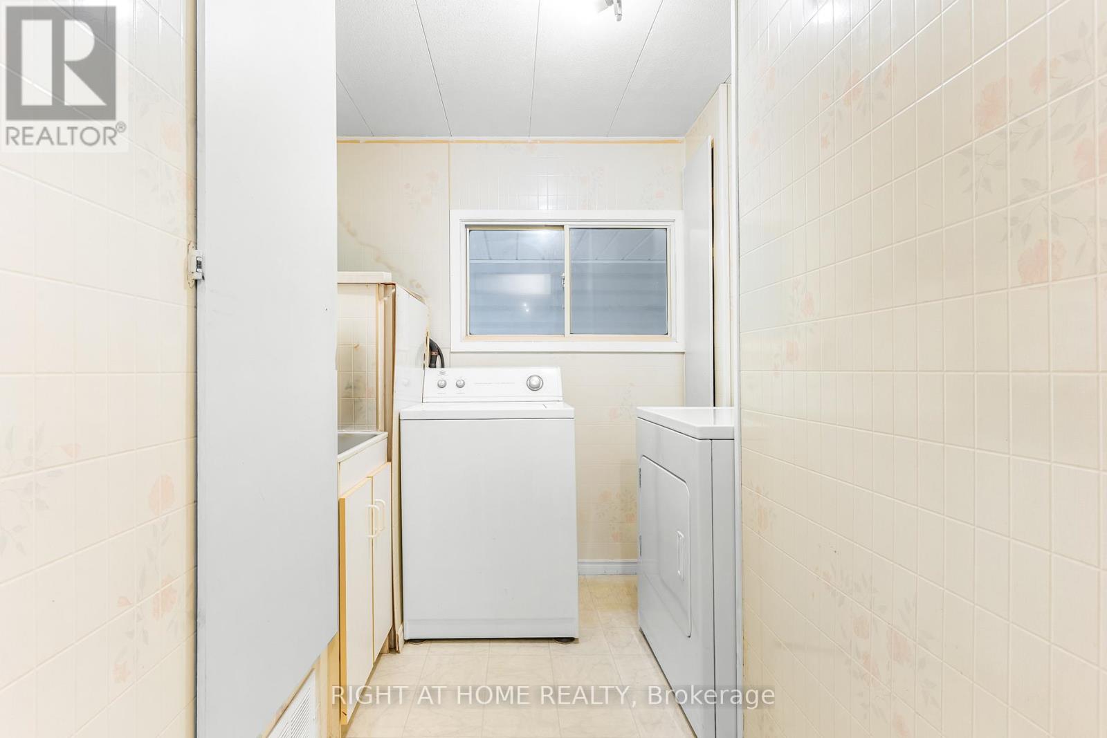 3 Carruthers Street S, Wasaga Beach, Ontario  L9Z 1K2 - Photo 16 - S12457389