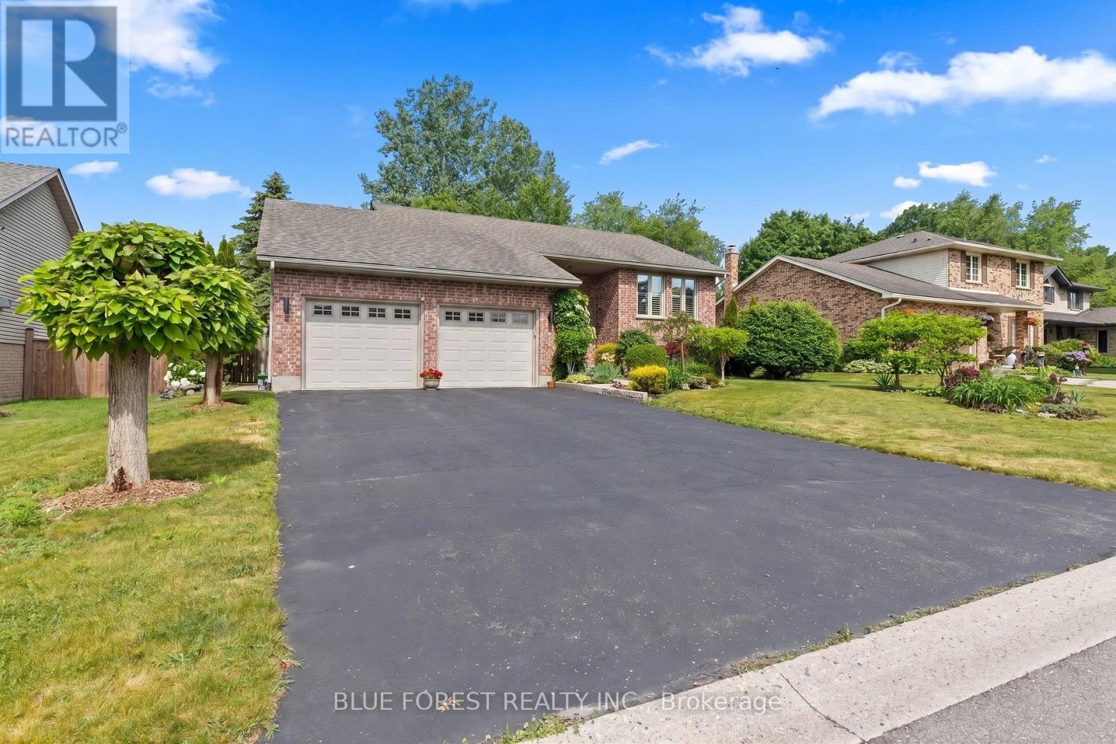 29 Village Gate Crescent, Thames Centre, Ontario  N0L 1G3 - Photo 3 - X13434432