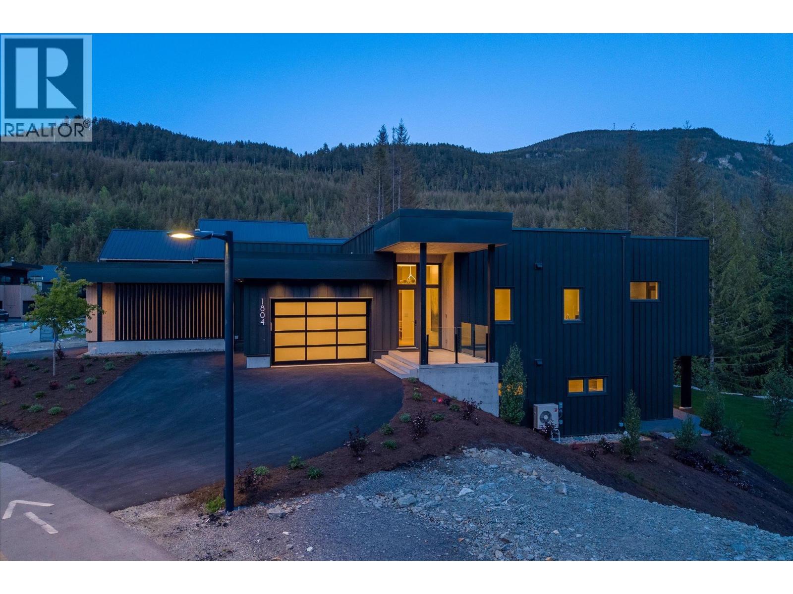 1804 Mount Fee Road, Whistler, British Columbia  V8E 1P4 - Photo 2 - R3130025