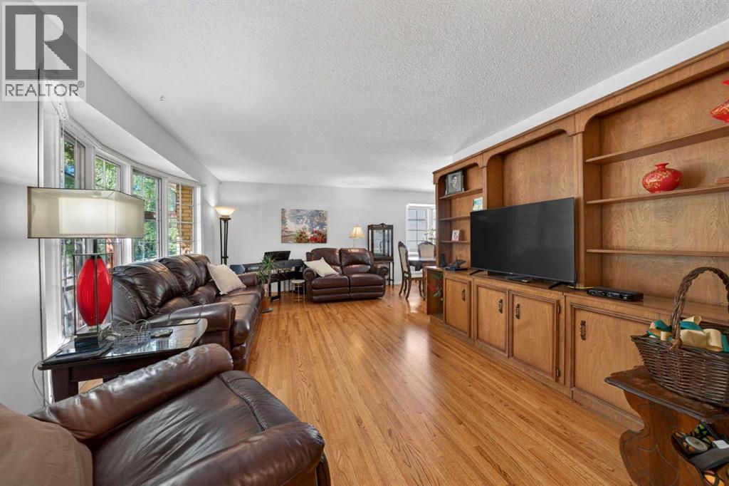 740 Hunterston Crescent NW, Calgary, Alberta  T2K 4N2 - Photo 5 - A2312853