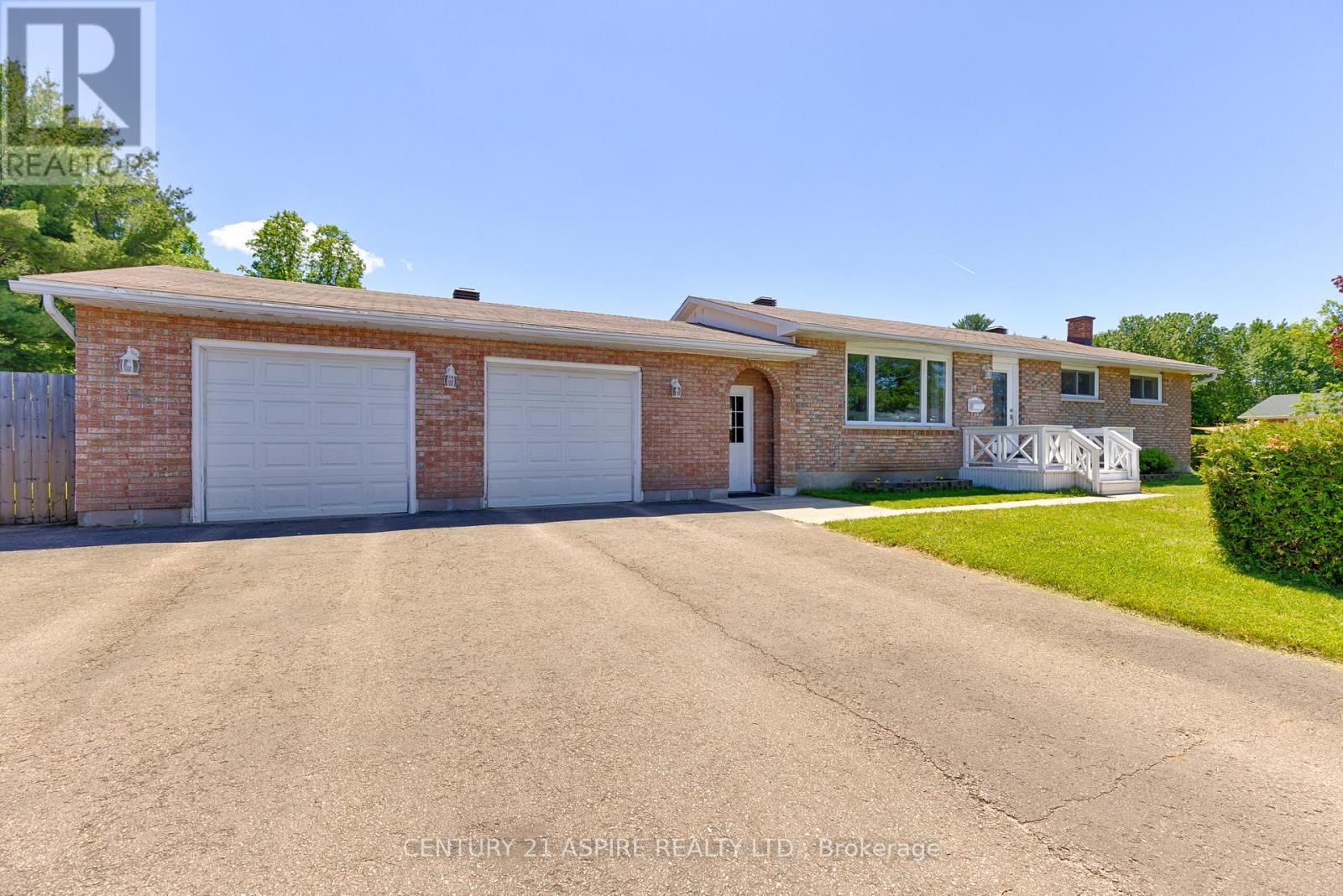 17 MAPLE AVENUE, Petawawa, Ontario