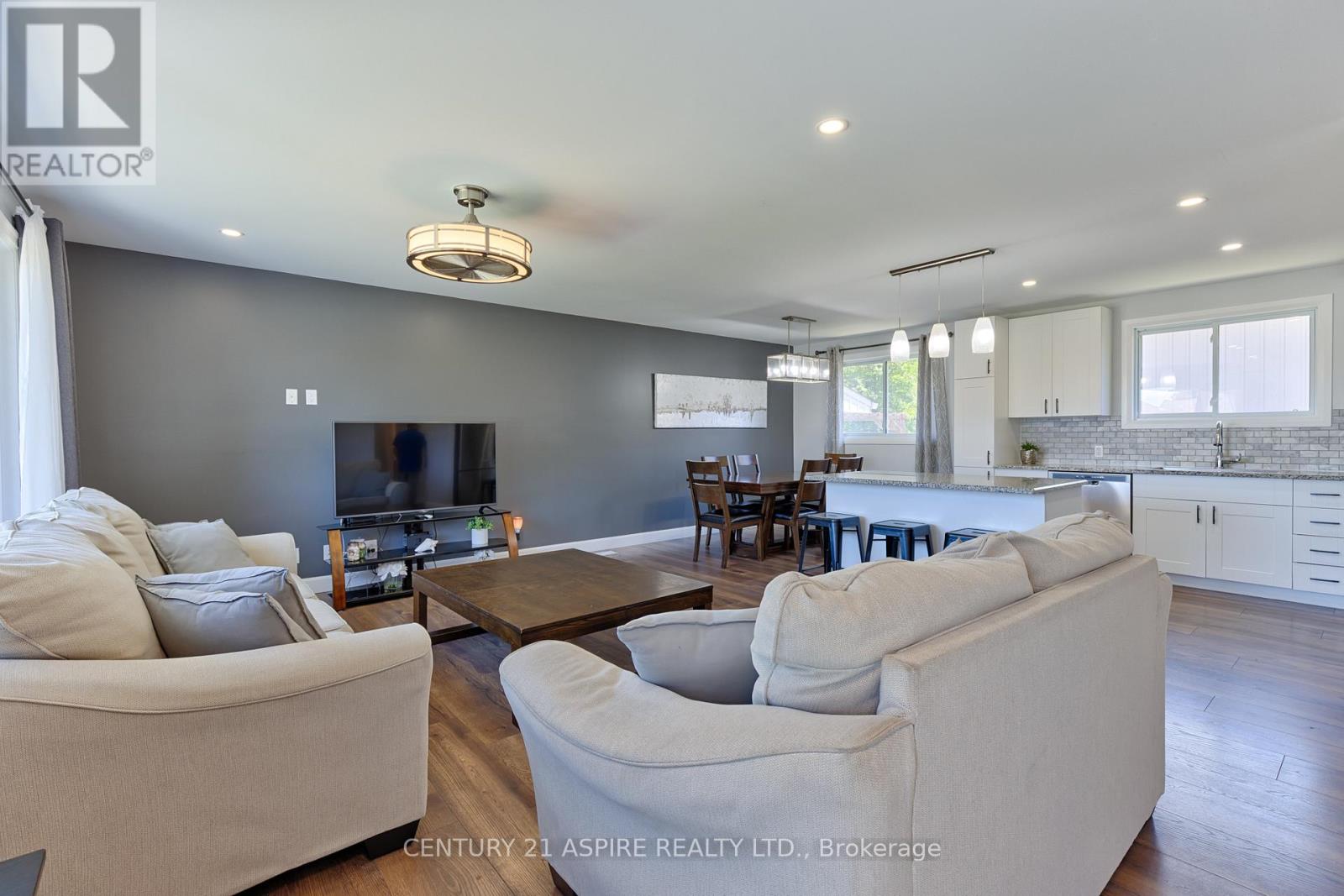 17 Maple Avenue, Petawawa, Ontario  K8H 2Y4 - Photo 4 - X13434354
