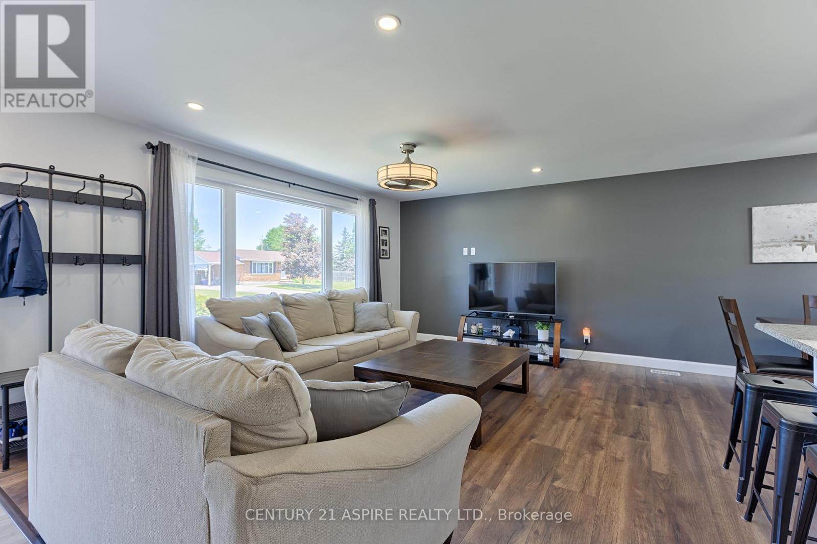 17 Maple Avenue, Petawawa, Ontario  K8H 2Y4 - Photo 5 - X13434354