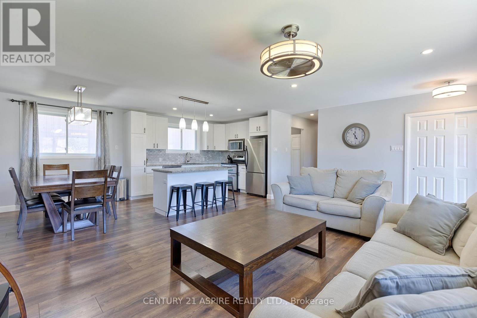 17 Maple Avenue, Petawawa, Ontario  K8H 2Y4 - Photo 7 - X13434354