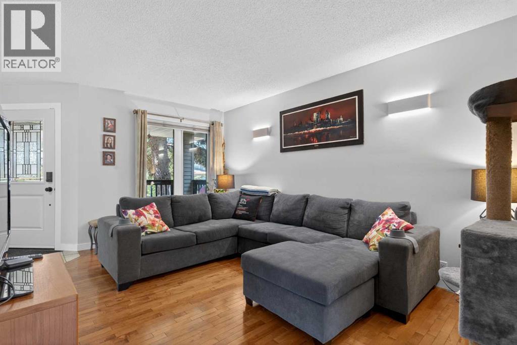 101 Douglasbank Way SE, Calgary, Alberta  T2Z 1W4 - Photo 7 - A2318142