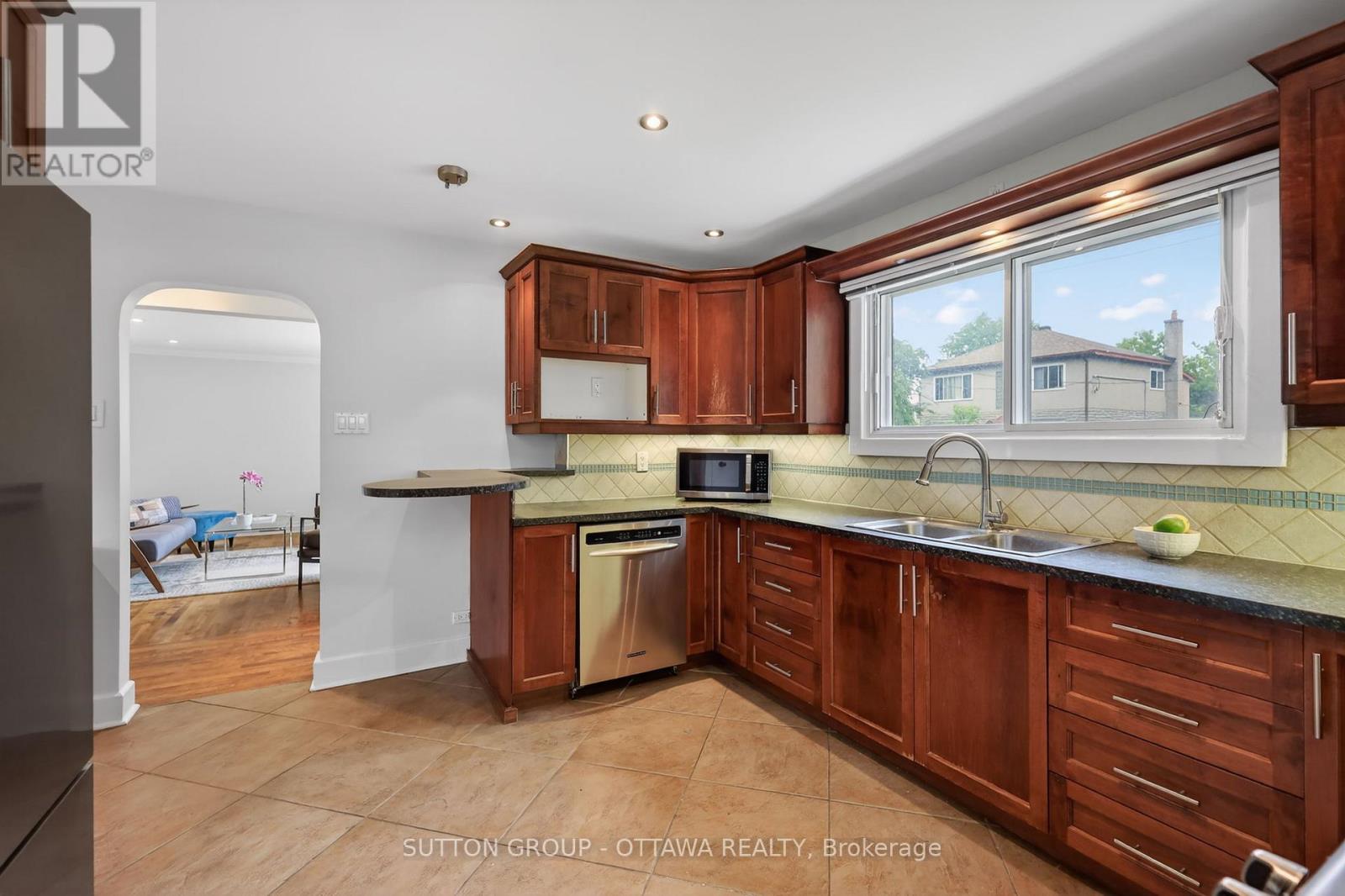 93 Ontario Street, Ottawa, Ontario  K1K 1K8 - Photo 4 - X13431526