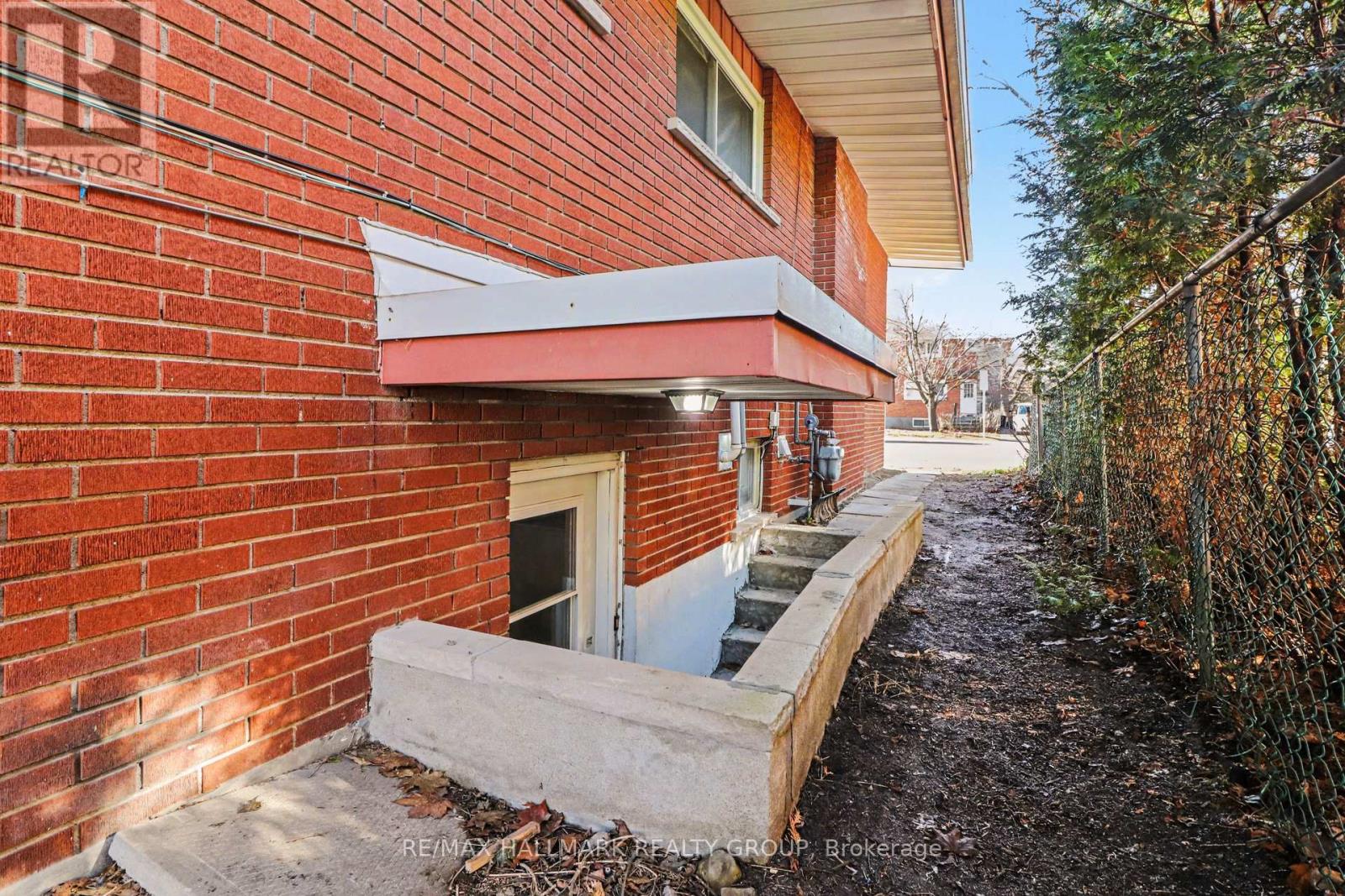 2 - 303 Lavergne Street, Ottawa, Ontario K1L 5E2 - Photo 2 - X13434494