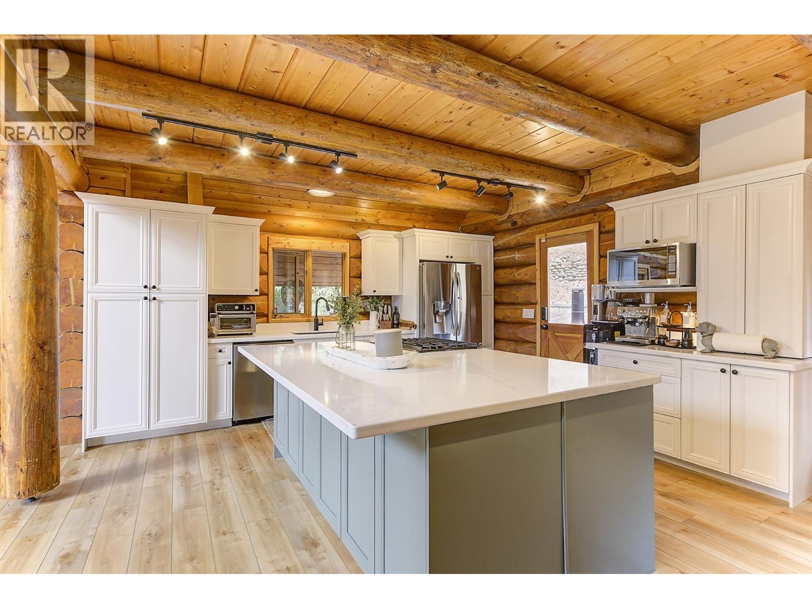 4220 6th Avenue Peachland Photo 6