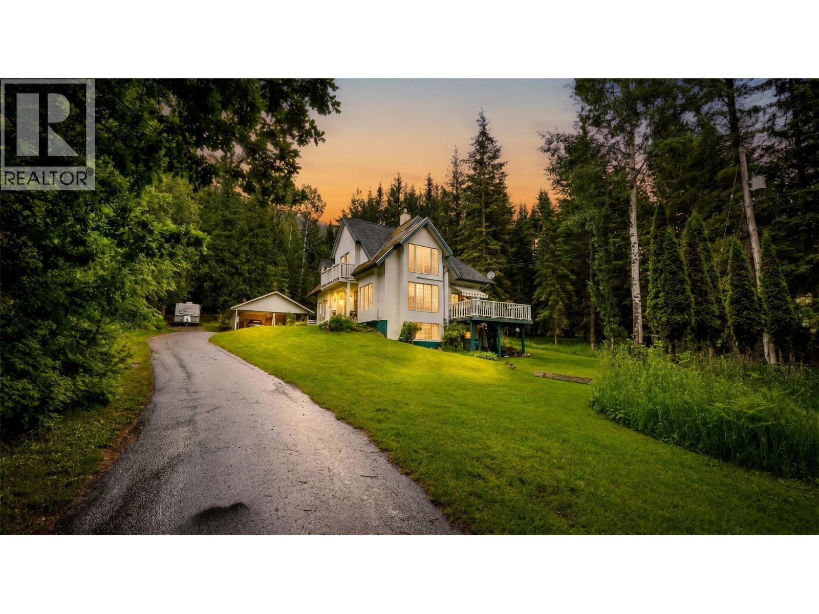 16096 Crawford Creek Road, Crawford Bay, British Columbia  V0B 1E0 - Photo 3 - 10391131