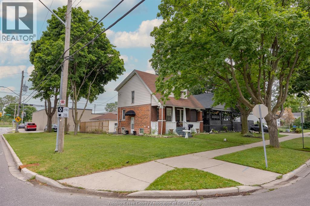 908 Oak Street, Windsor, Ontario  N9A 5G2 - Photo 2 - 26013858