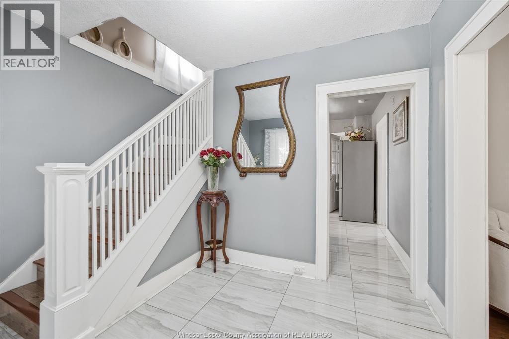 908 Oak Street, Windsor, Ontario  N9A 5G2 - Photo 4 - 26013858