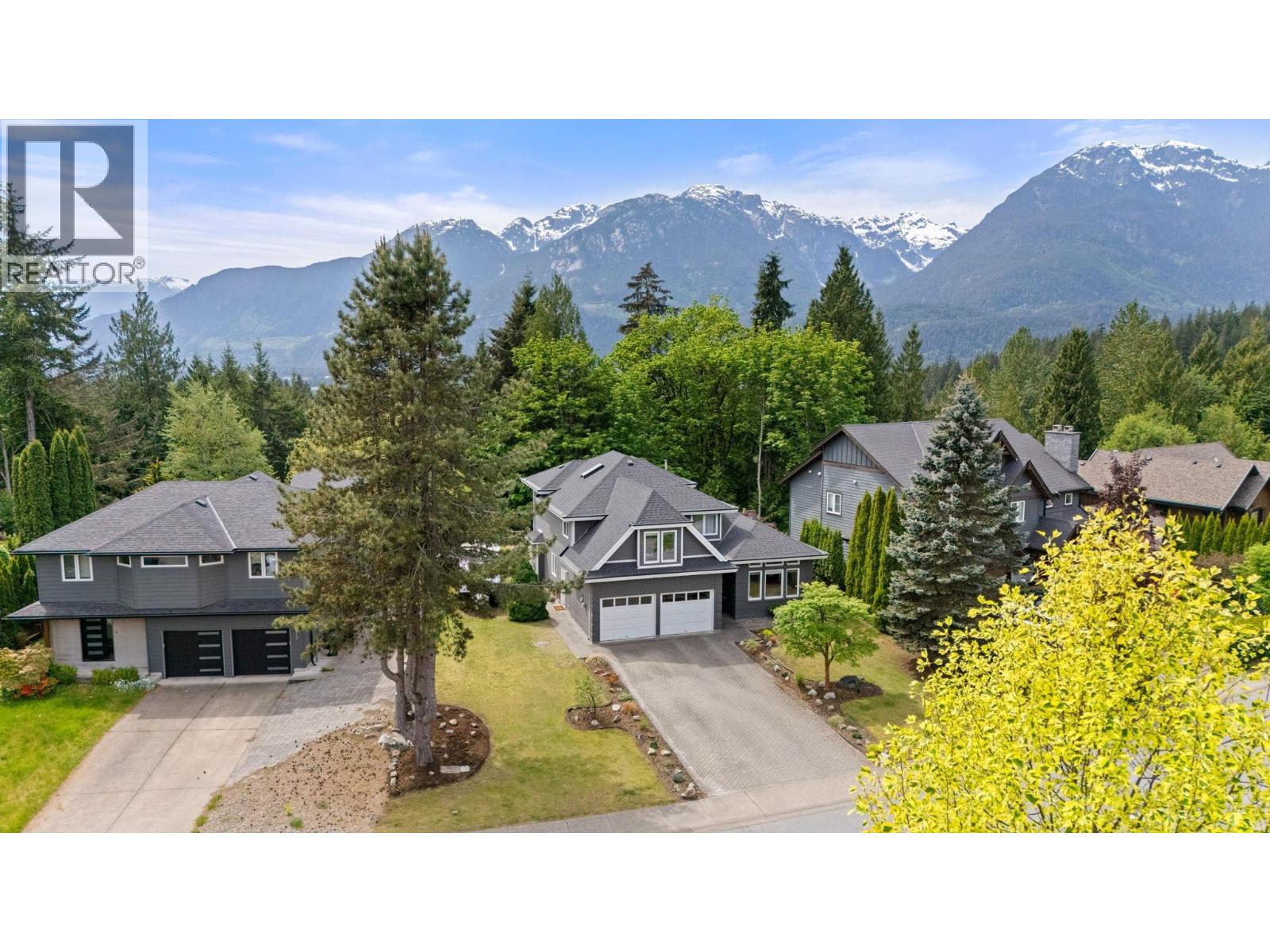 1070 Glacier View Drive, Squamish, British Columbia  V0N 3G0 - Photo 2 - R3135018