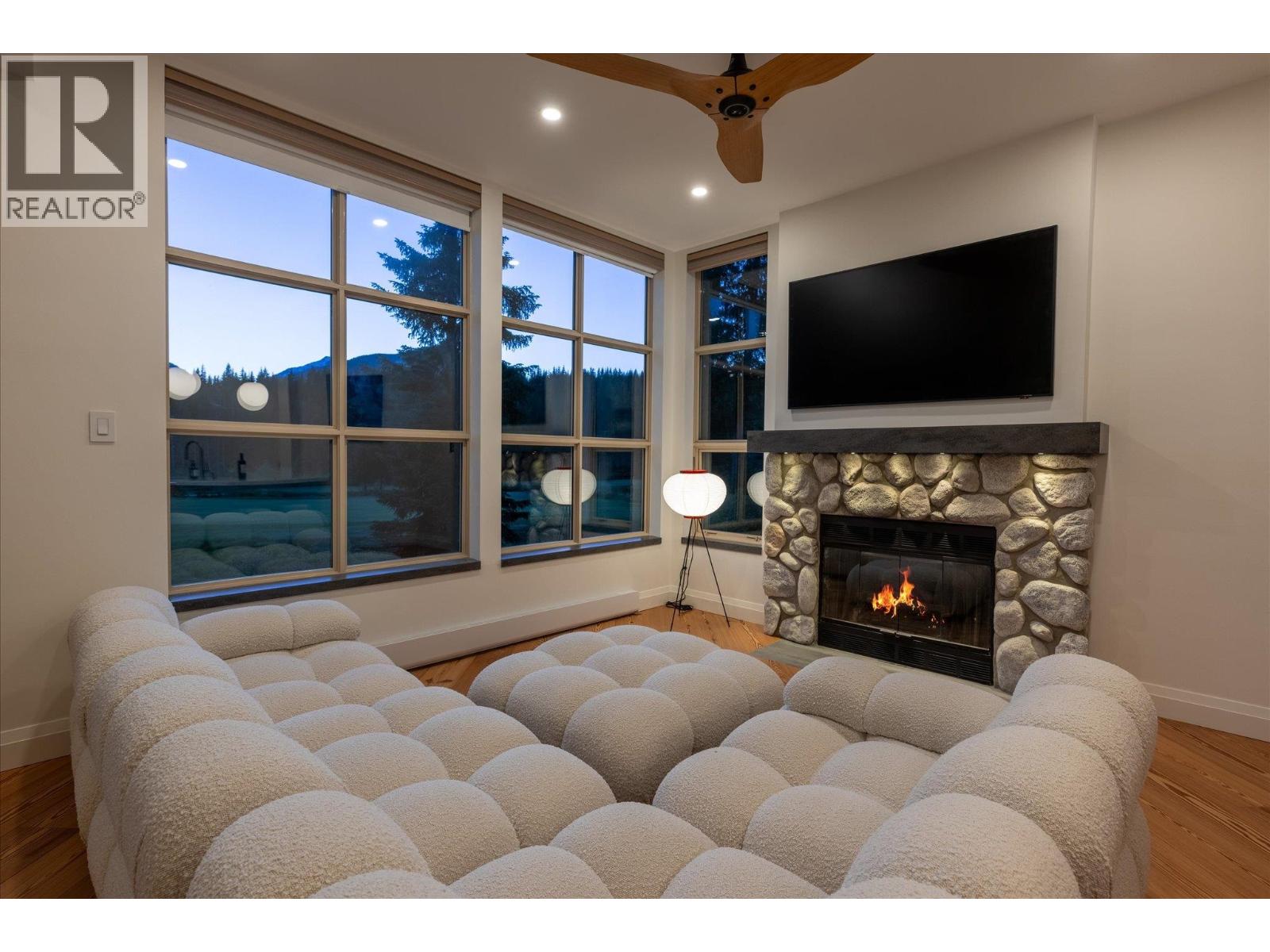 5 4644 Blackcomb Way, Whistler, British Columbia  V8E 0H2 - Photo 6 - R3124796
