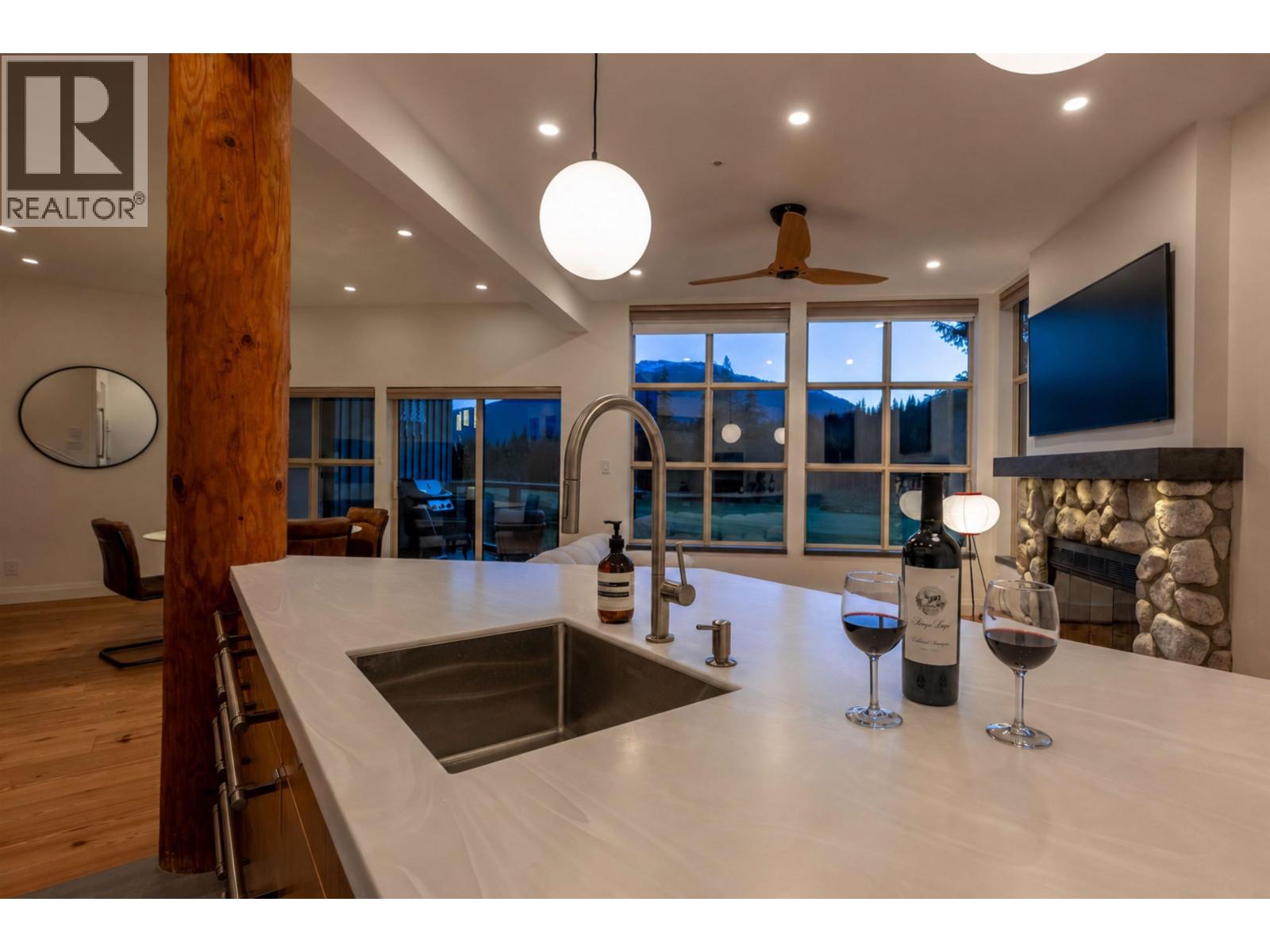 5 4644 Blackcomb Way, Whistler, British Columbia  V8E 0H2 - Photo 10 - R3124796