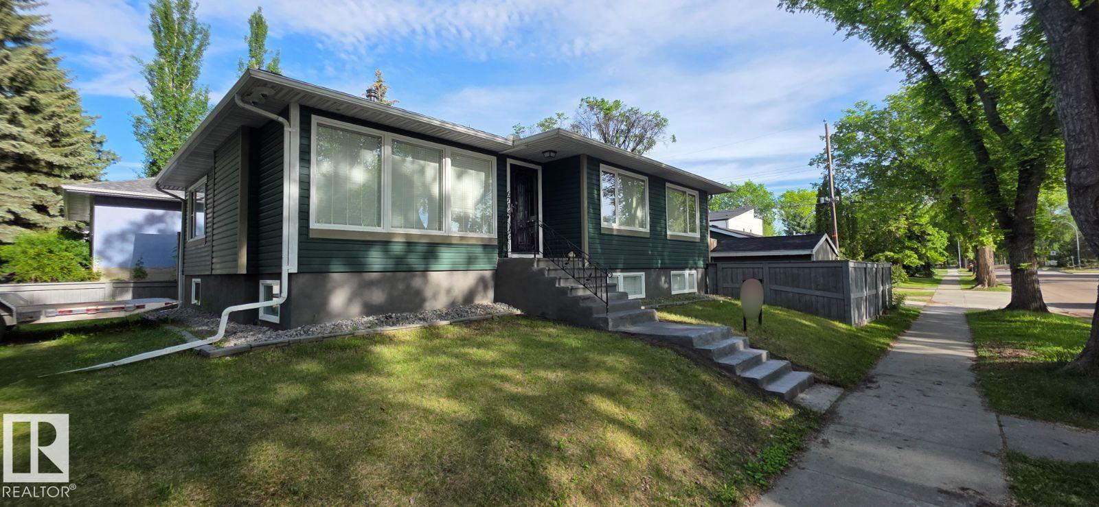 6704 93 St Nw, Edmonton, Alberta  T6E 3B4 - Photo 1 - E4493172