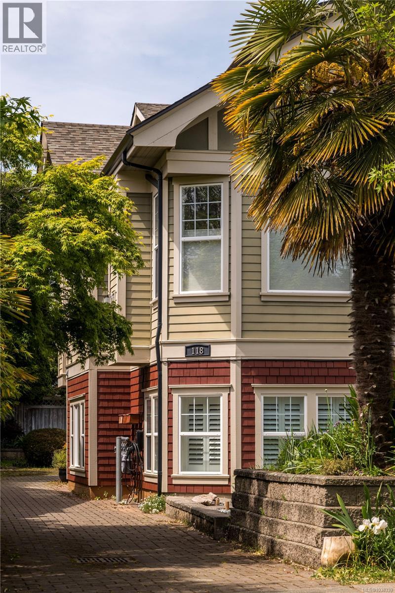 3 118 Robertson St, Victoria, British Columbia  V8S 3X1 - Photo 2 - 1038339