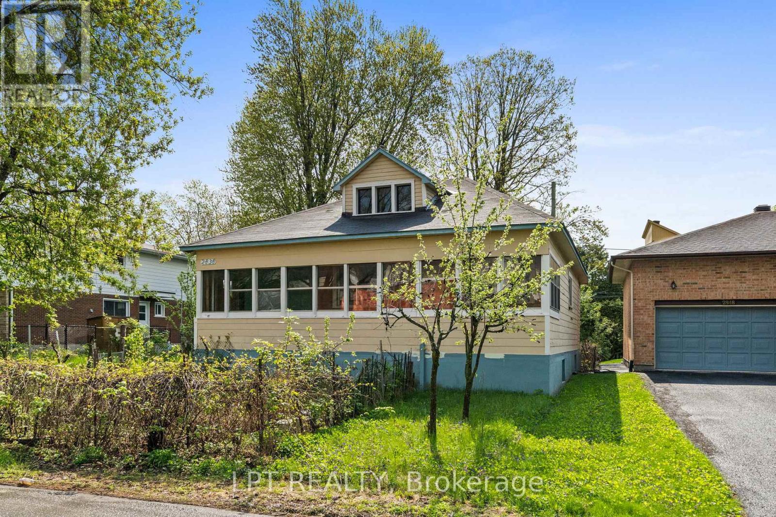 2838 Haughton Avenue, Ottawa, Ontario  K2B 6Z3 - Photo 2 - X12956096