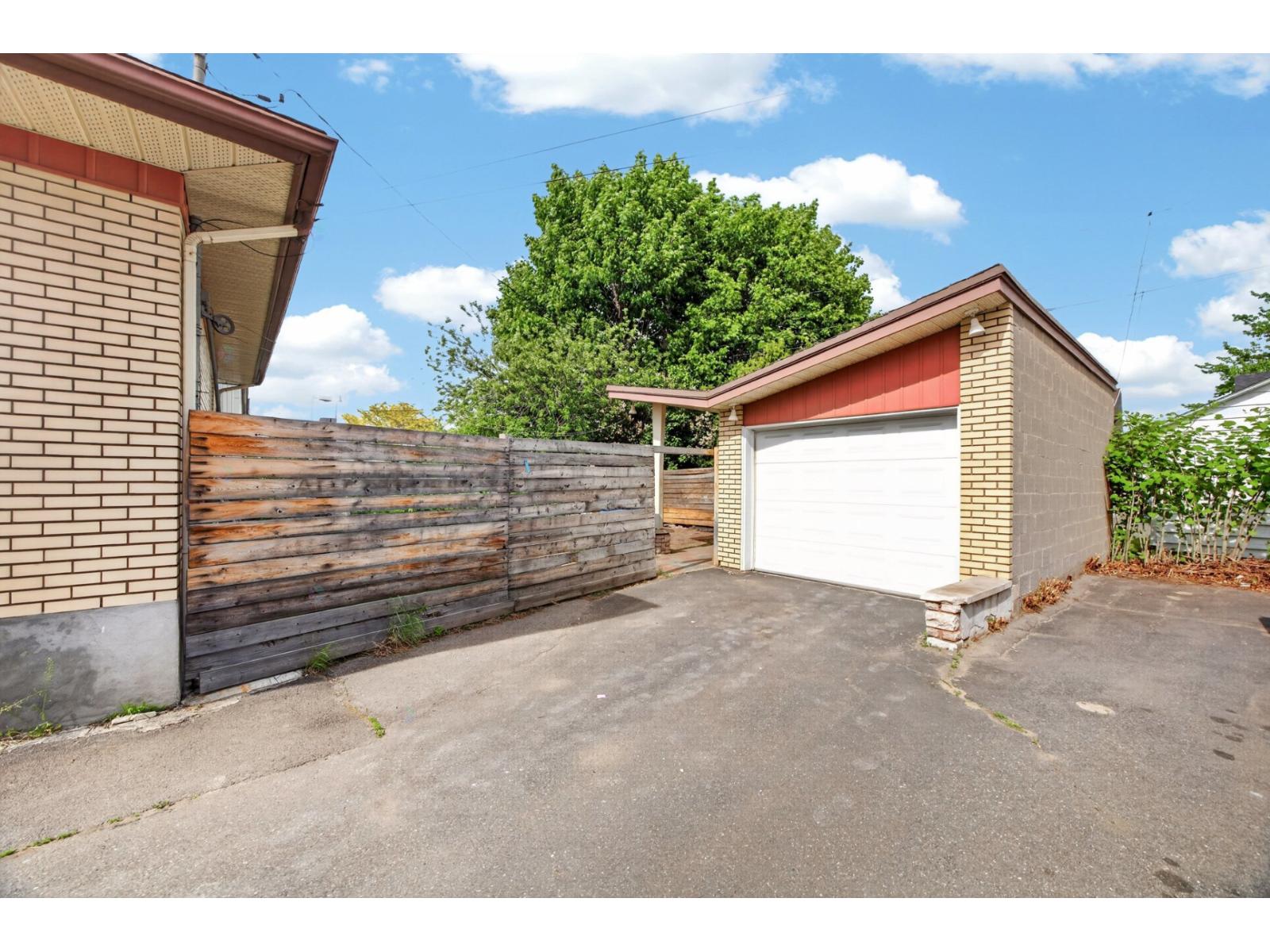 1004 Rue Filiatrault Sorel-Tracy Quebec Canada J3R3T3 3