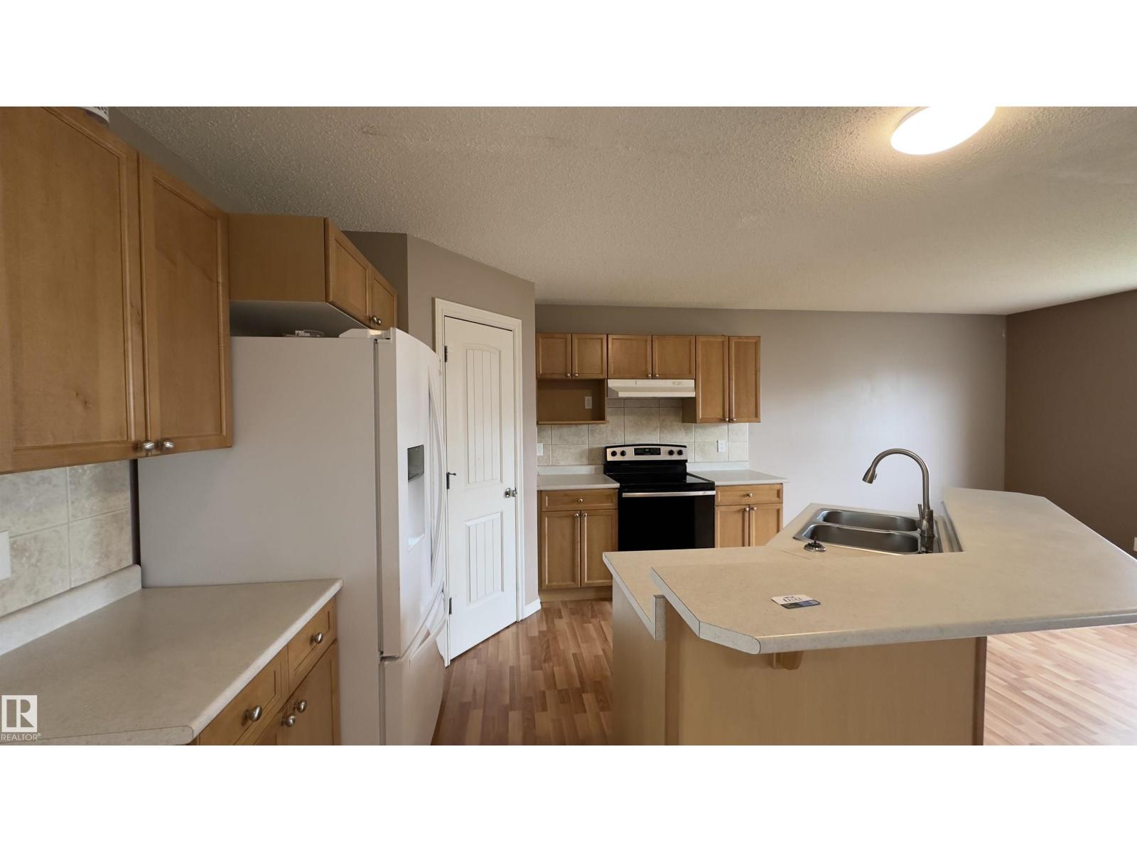 3927 160 Av Nw, Edmonton, Alberta T5Y 3J7 - Photo 4 - E4480822