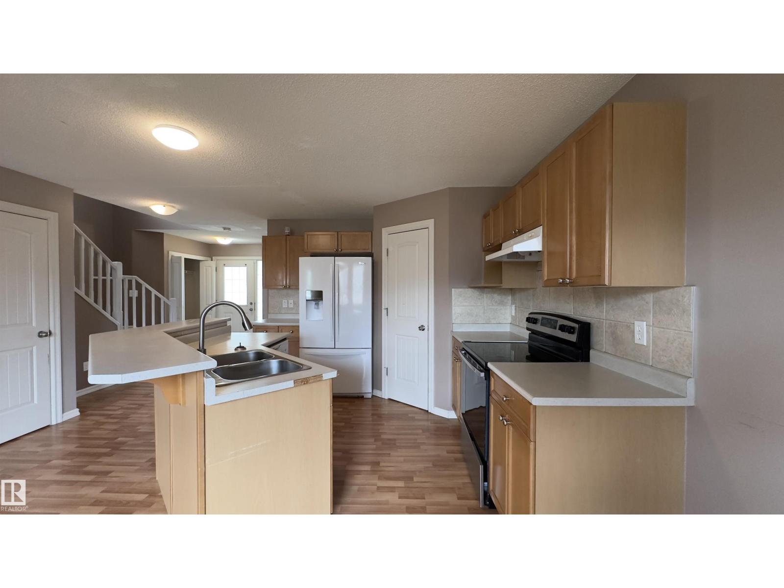 3927 160 Av Nw, Edmonton, Alberta T5Y 3J7 - Photo 6 - E4480822
