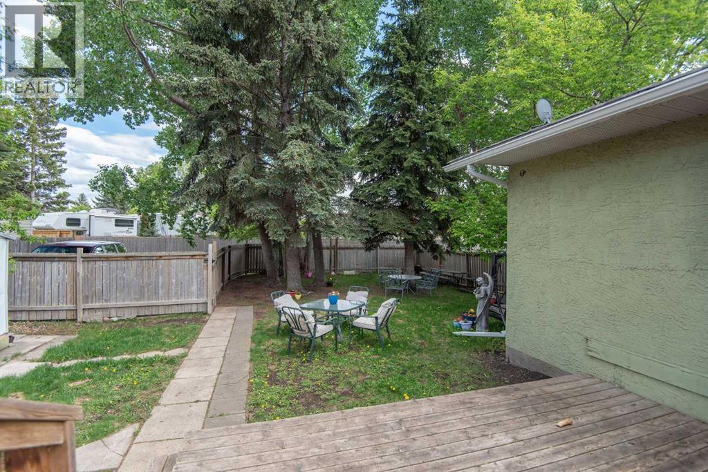 105 Bell Street, Red Deer, Alberta  T4R 1L6 - Photo 3 - A2317567