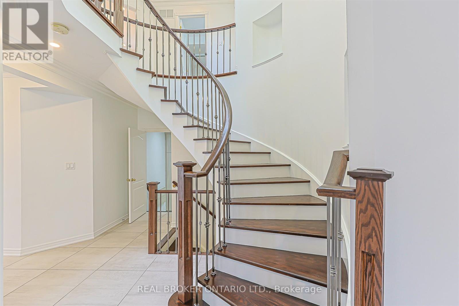159 Jefferson Forest Drive, Richmond Hill, Ontario  L4E 4K6 - Photo 14 - N13434334